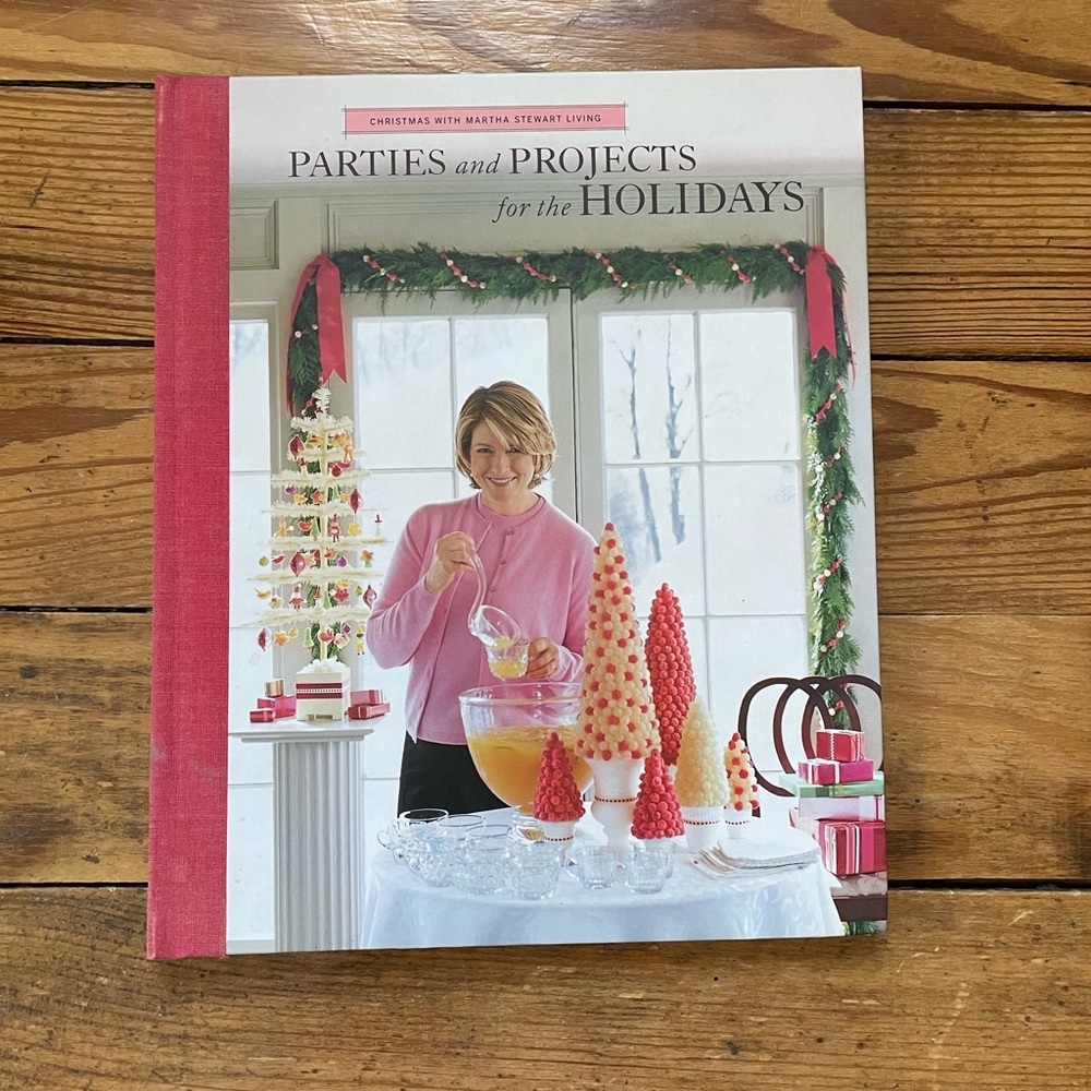 Martha Stewart Pink and White Holiday Parties and Projects Book 2000